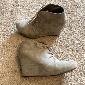 Wedged slight heel gray booties
